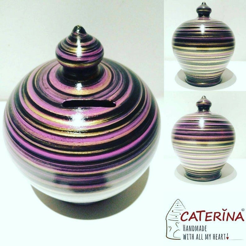 A coin bank for your cash savings, so stunning and stylish that you will never want to break open. Handmade to order in my studio in Rome, Italy, it is the perfect gift both for women and men.  💰Size: 30 cm = 11.81 inches in height. Circumference: 72 cm = 28.3 inches  ⭐Colors: Purple, Black & Gold, as in picture.  With hole and stopper plug, or without hole.