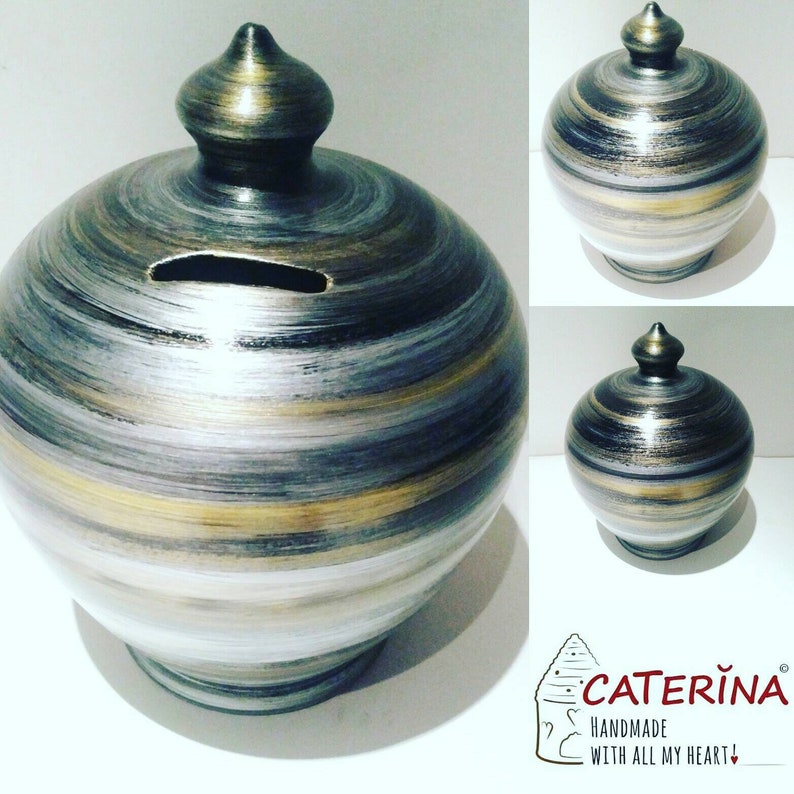 Curvy, gorgeous, precious and one of the most classy and thoughtful gifts for a man or a woman! Handmade and hand painted in my studio in Rome, Italy. Mini Piggy Bank, Personalized Italian Traditional Money Pot.  💰 Size: 17 cm = 6.70 inches in height. Circumference: 44 cm = 17.32 inches. Made to order.  Colors: Silver, Gold and Black.  With hole and stopper plug, or without hole.